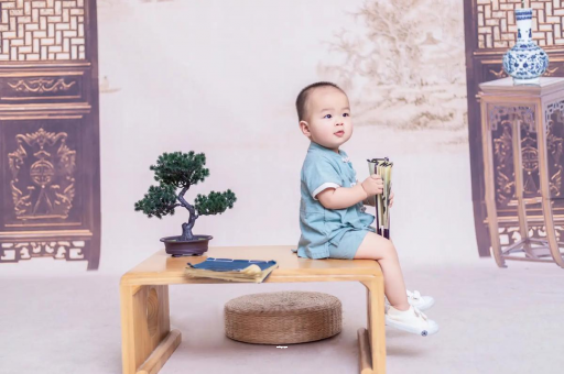 盐城宝宝总吐奶什么原因